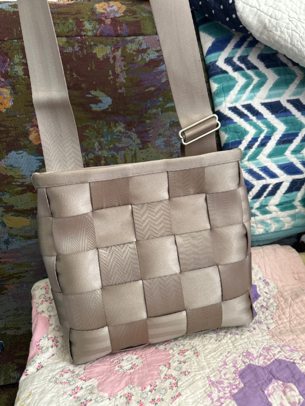 Vintage Harvey’s seatbelt bag crossbody tan